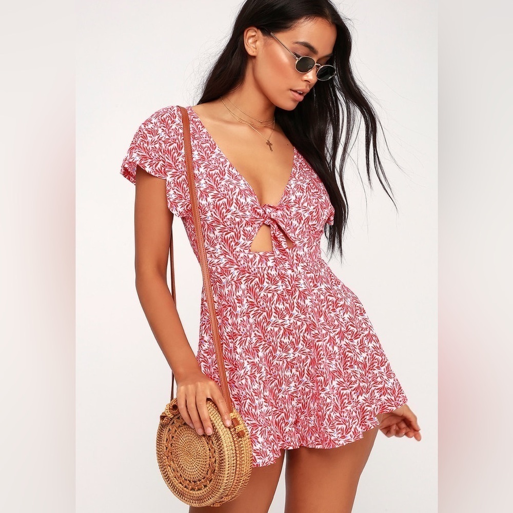 Lulus Dondi Print Tie-Front‎ Short Sleeve Romper in Red and White Size Small - Picture 3 of 13